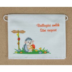   Süni csoport sarokmotívummal fehér színű vászon ballagó tarisznya